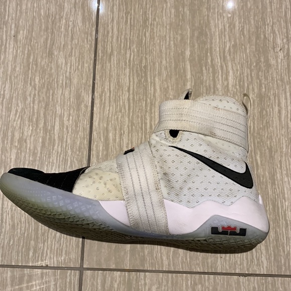 Nike Lebron Soldier 10 Men’s Basketball Shoes White/Black - Picture 3 of 5